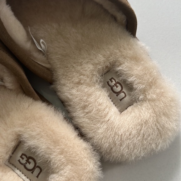 Ugg, brown and white, US 10 - Picture 3 of 4